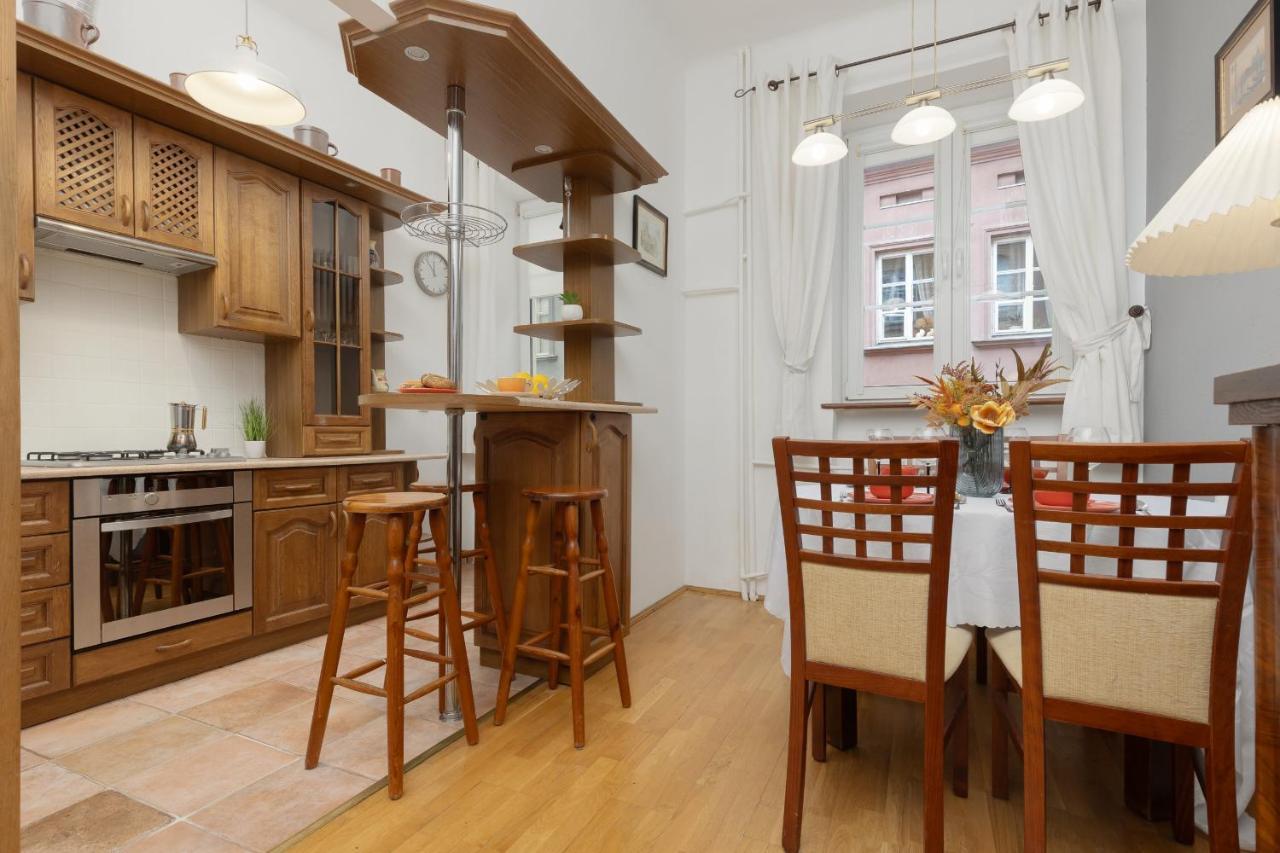 One Bedroom Next To The Royal Castle In By Renters Appartement *