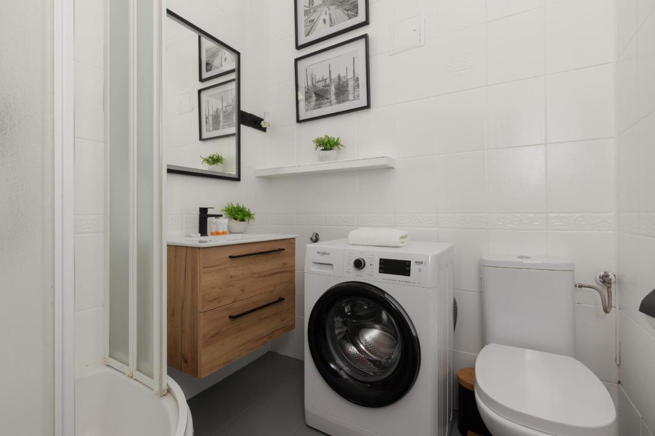 One Bedroom Next To The Royal Castle In By Renters Appartement *